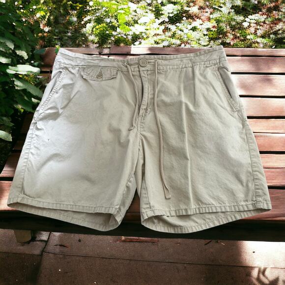 5/$65   Old Navy Womens Shorts Sz 18 Drawstring Khaki Tan Just Below Waist - Picture 1 of 7
